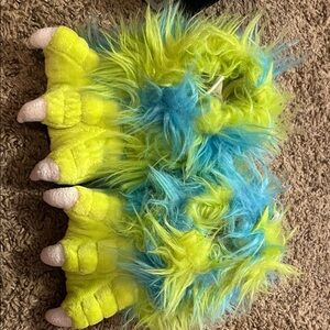 Fuzzy Monster Claw Slippers